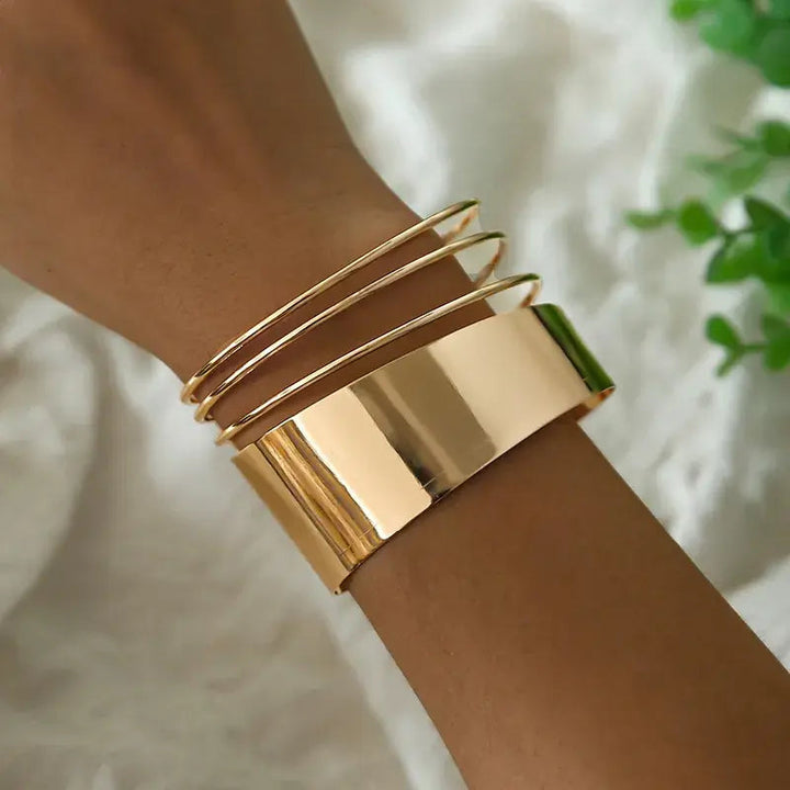 Classic Vintage Gold Bracelet 0