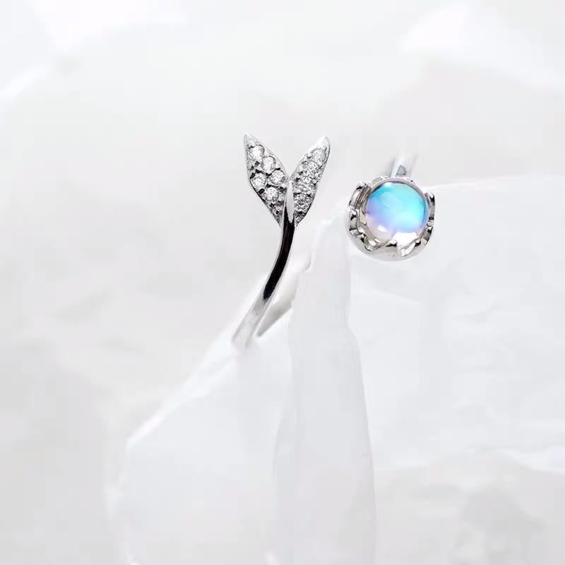 Dolphin Tail Adjustable Ring in Silver and Blue Zirconia 1
