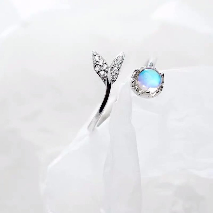 Dolphin Tail Adjustable Ring in Silver and Blue Zirconia 1