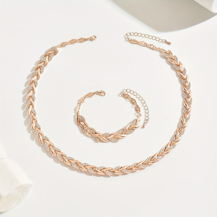 Elegant Fishtail Set with Glass and Gemstones 5