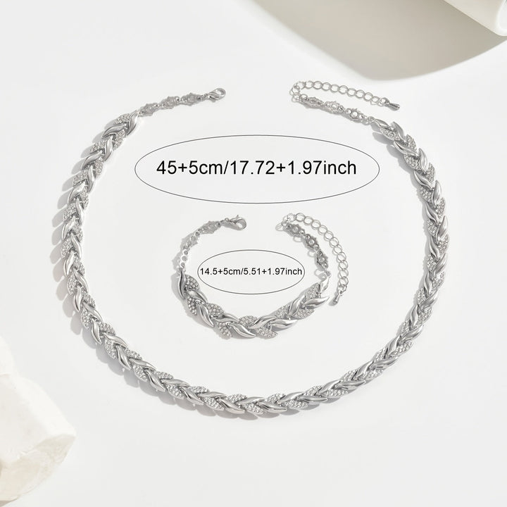 Elegant Fishtail Set with Glass and Gemstones 8
