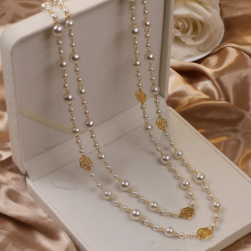 Elegant Gold Necklace with Pearl 0