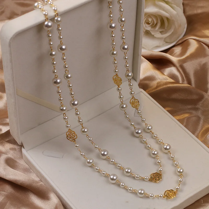 Elegant Gold Necklace with Pearl 0
