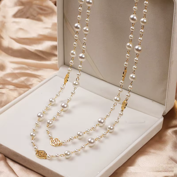 Elegant Gold Necklace with Pearl 2