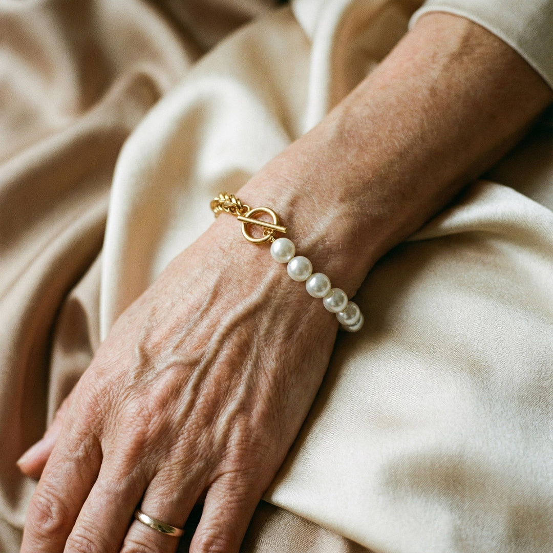 Elegant Gold and Pearl Bracelet 1