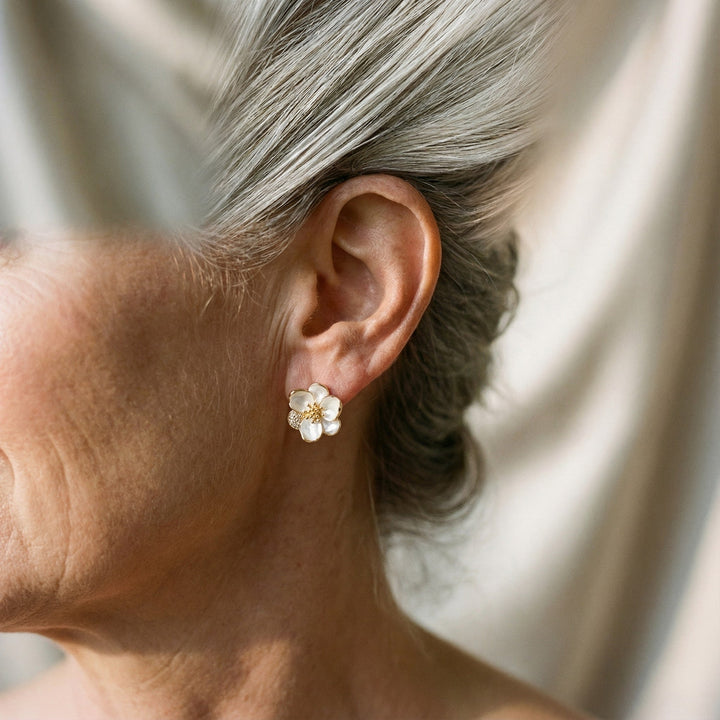 Elegant Petal Earrings in Gold 1