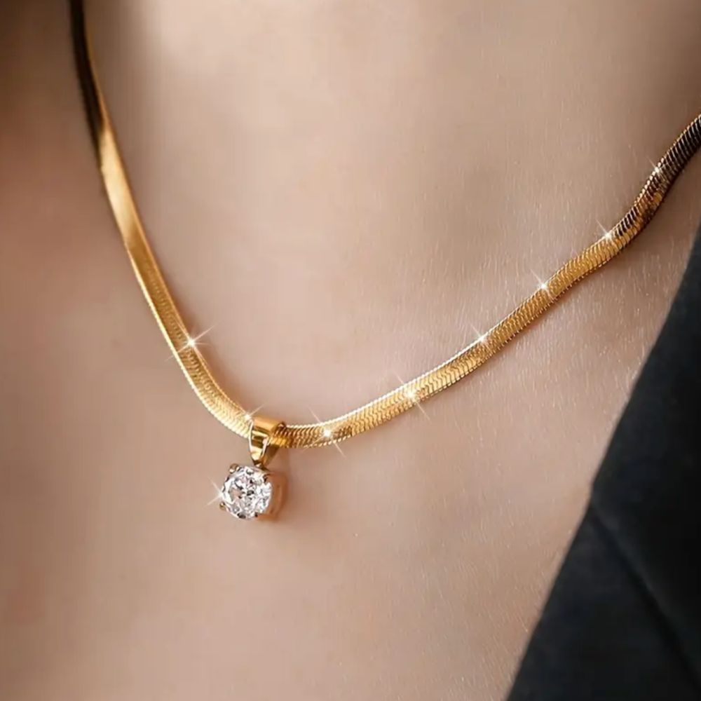 Elegant Rhinestone Pendant Gold Necklace 0