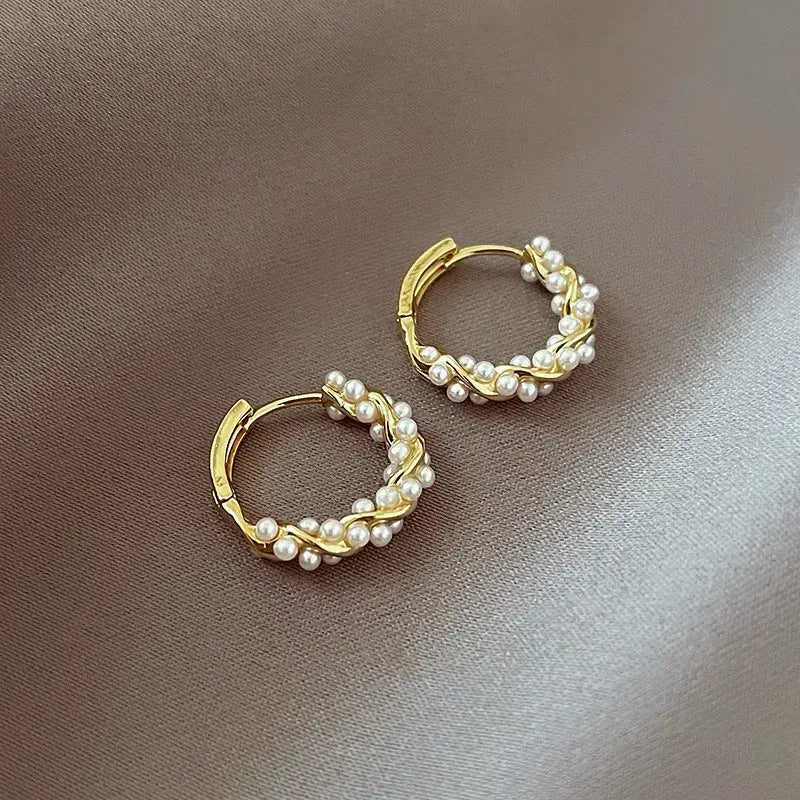 Elegant Round Pearl Earrings 3