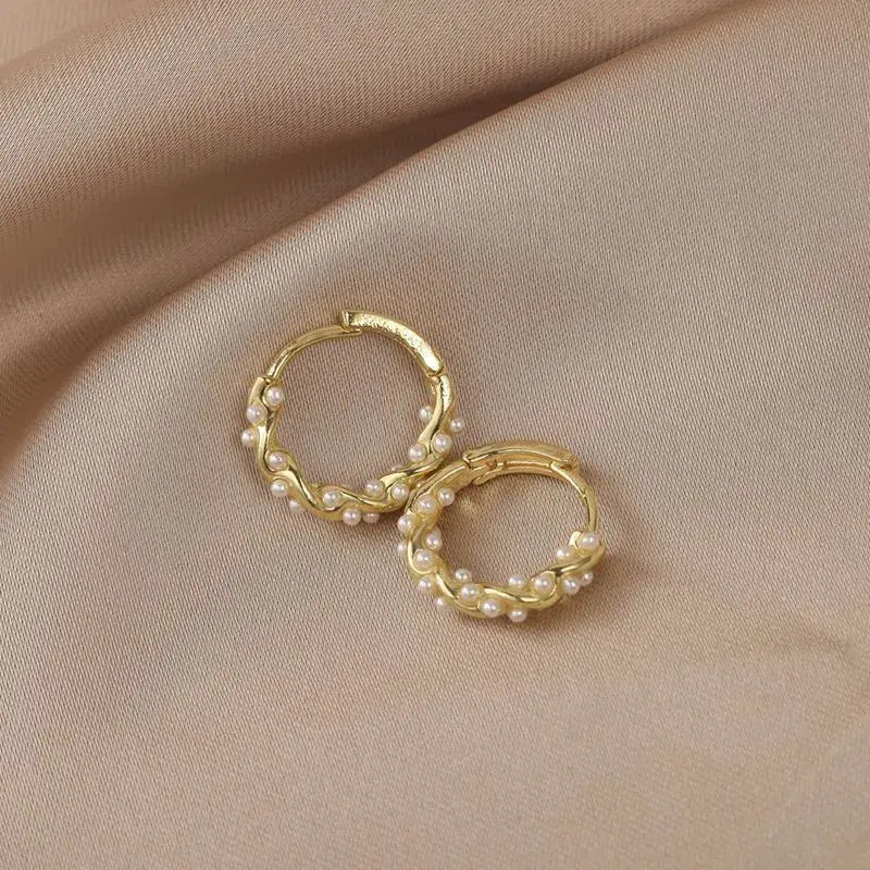 Elegant Round Pearl Earrings 4
