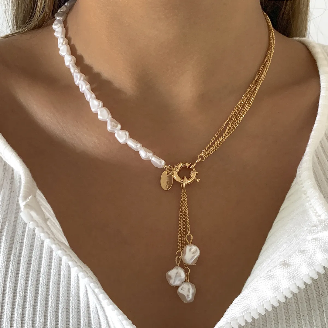 Elegant necklace with pearl pendant. 0