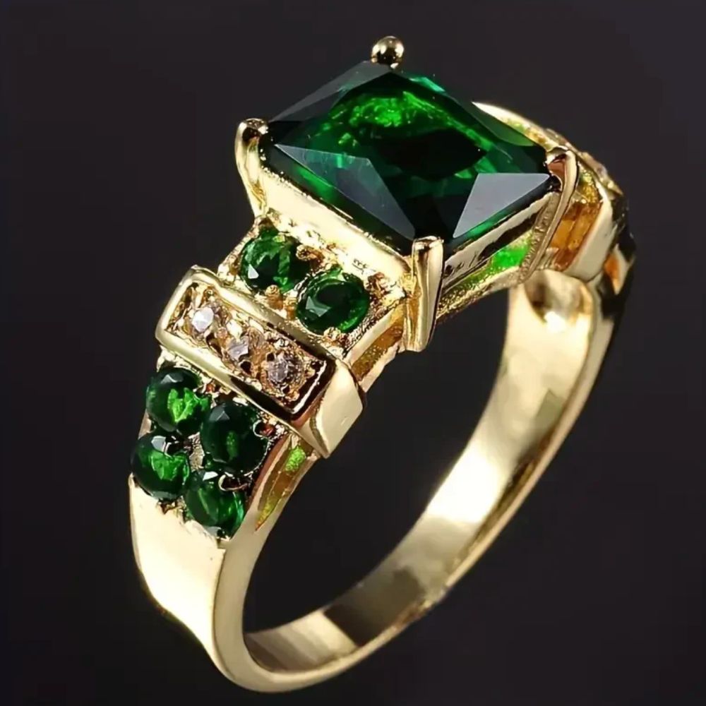 Exquisite Emerald Ring 0