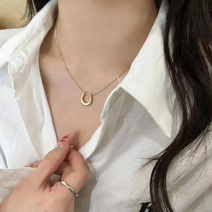 New Personality Design U Shape Horseshoe Pendant Necklace for Women Charm Stainless Steel Collarbone Chain Jewelry Gift Fastness 2