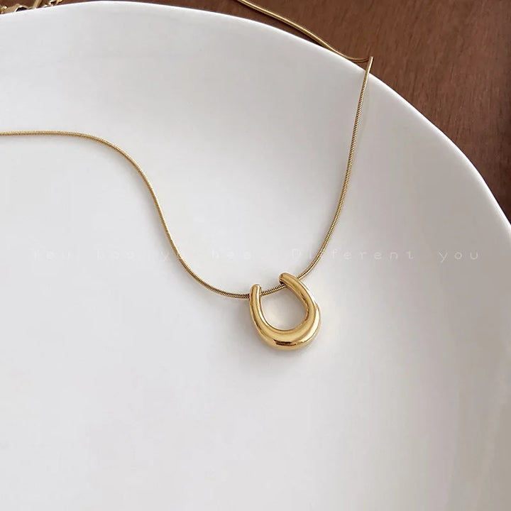 New Personality Design U Shape Horseshoe Pendant Necklace for Women Charm Stainless Steel Collarbone Chain Jewelry Gift Fastness 3