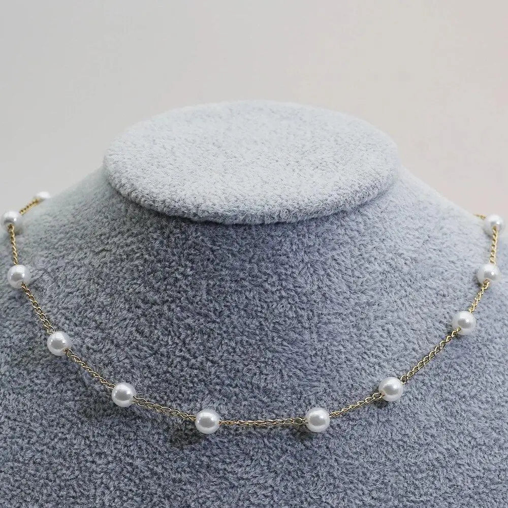 Pearl necklace in gold 2