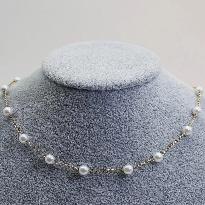 Pearl necklace in gold 2