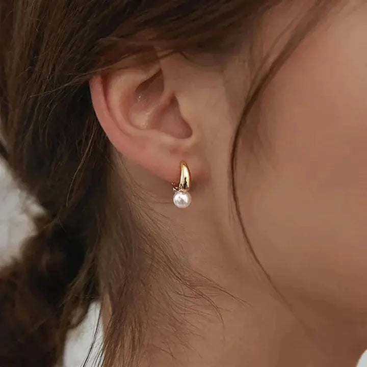 Small Pearl Earrings Plated in Gold 0