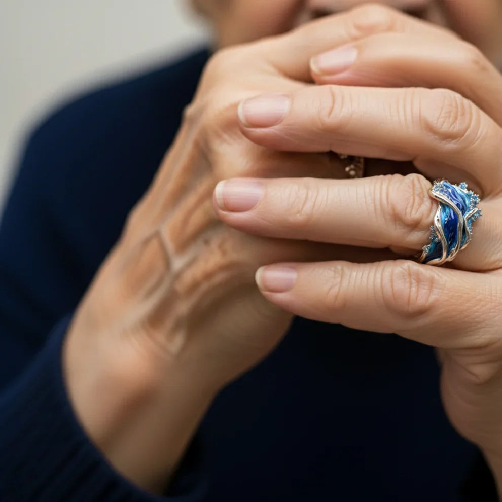 Vintage Gold Ring with Ocean Wave Motif 3