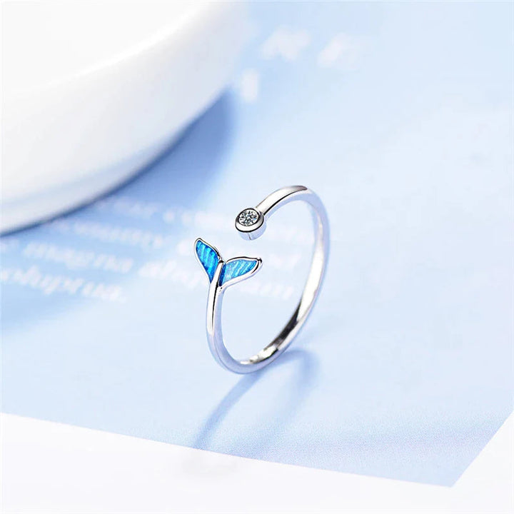 Whale Tail Ring in Silver and Zirconia 0