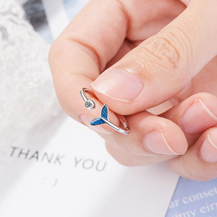 Whale Tail Ring in Silver and Zirconia 1