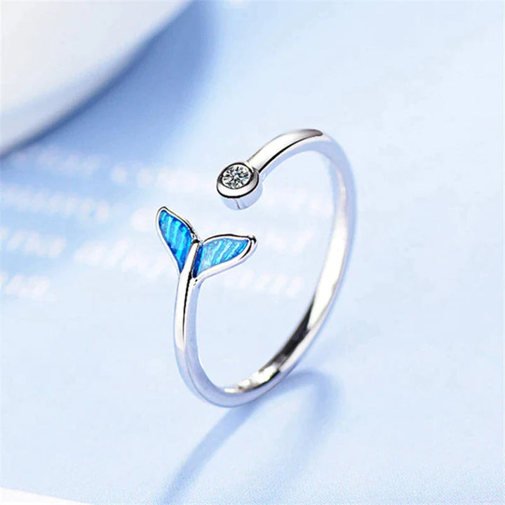 Whale Tail Ring in Silver and Zirconia 2